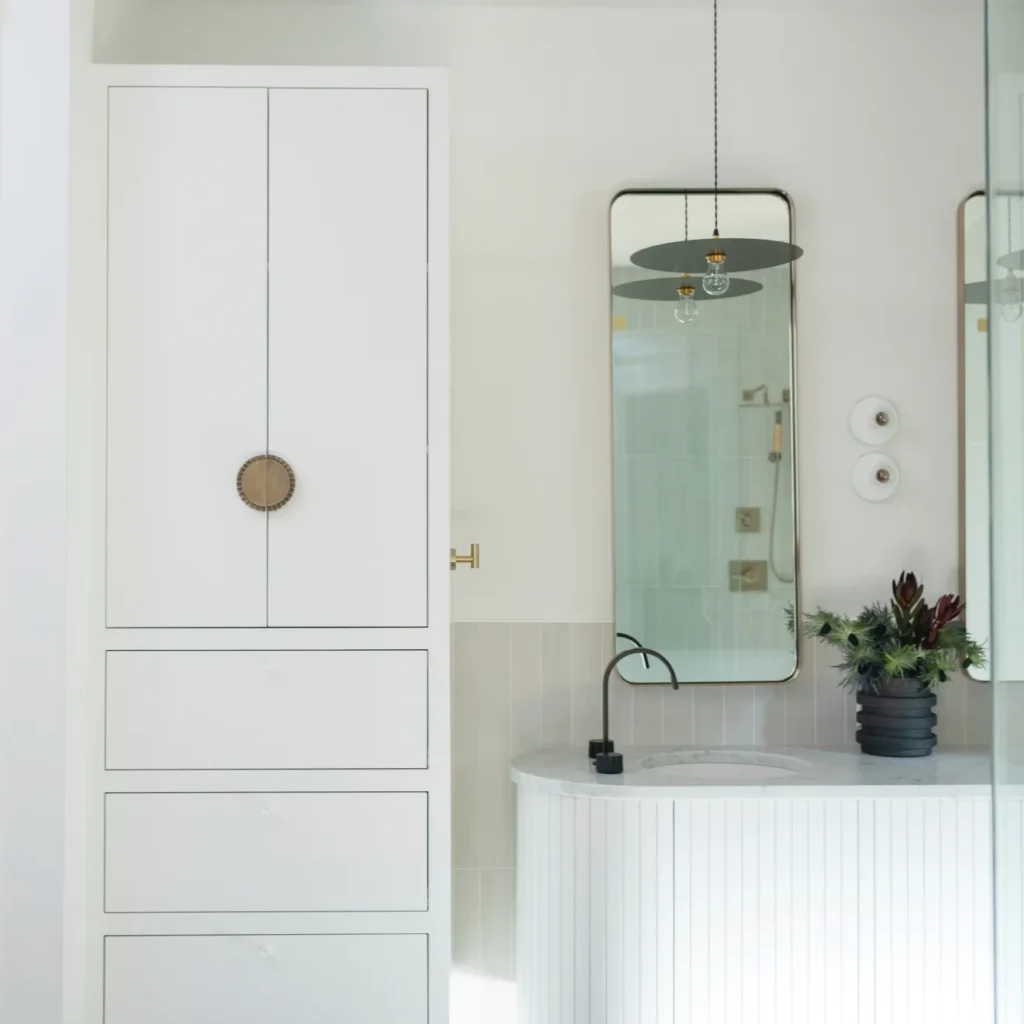 Allora rectangle tile sample grey wall in bathroom